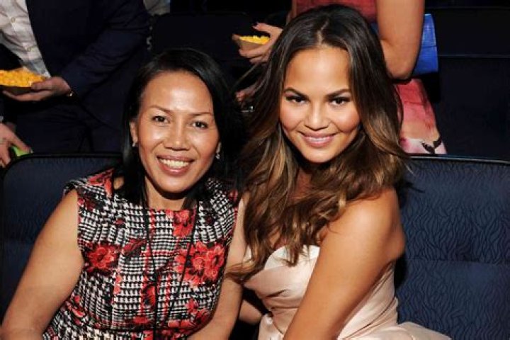 Vilailuck Teigen Nationality, Ethnicity: Age, Husband Ron Teigen Sr. Facts