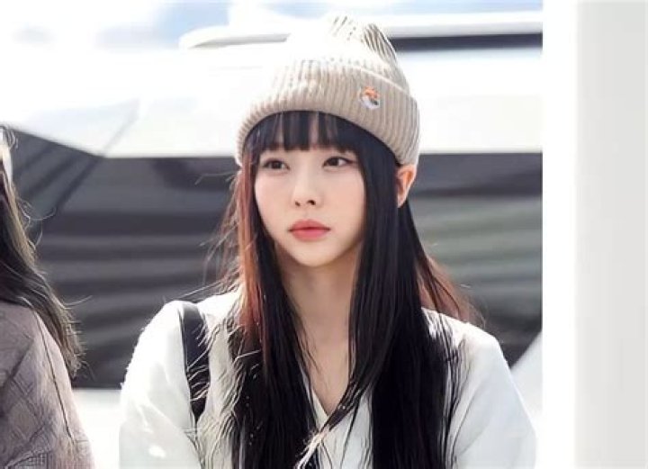 ViVi (Loona Band Singer) Profile, Age, Height, Weight, Wiki, Measurements, Boyfriend, Bio, Net Worth, Profile, Facts