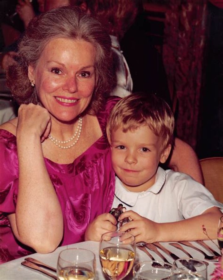 Warren Buffett siblings: Roberta Buffett, Doris Buffett