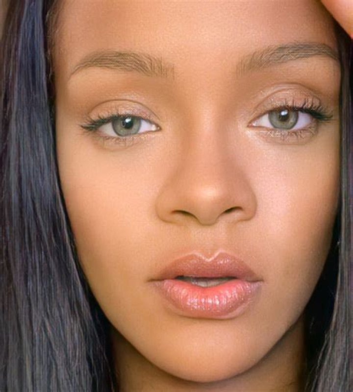 What Color Are Rihanna’S Eyes? – Celebrity