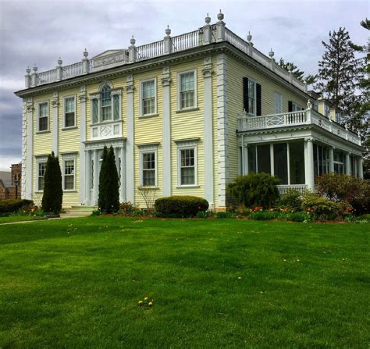 Where was Matthew Perry from? Life in in Williamstown, Massachusetts, revealed