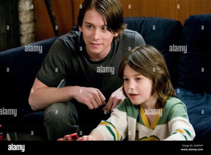 Who does Lou Taylor Pucci play in You?