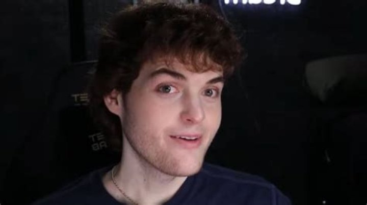 Who is Dumbdog? Twitch, Apollo, Twitter, Face, Real Name, Wiki, Biography