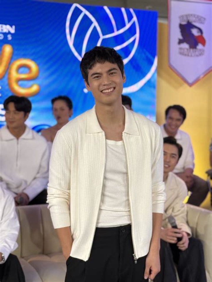 Who is Emilio Nava coach Xochitl Escobedo Nava?