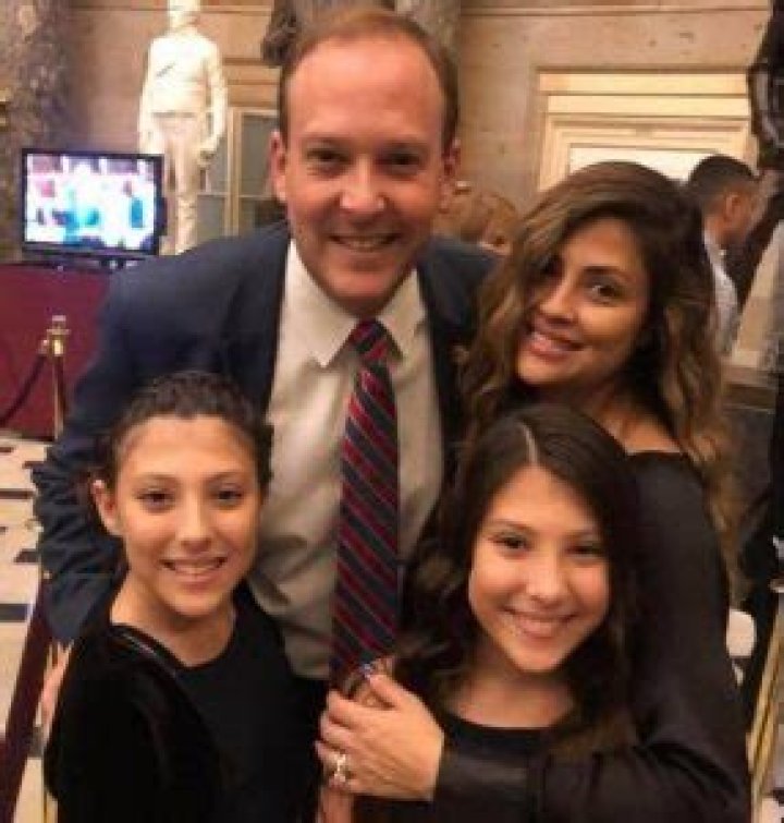 Who is Lee Zeldin wife Diana Zeldin? Wikipedia, age, nationality, hispanic, ethnicity, maiden name, parents, Instagram