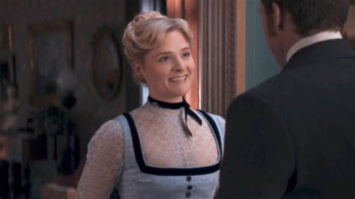 Who is Louisa Jacobson Gummer and where have you seen her?