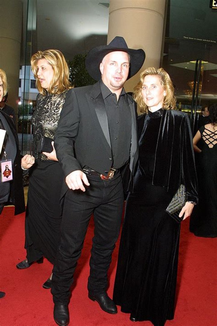 Who is Sandy Mahl, first wife of Garth Brooks? Bio, age, kids, occupation, net worth