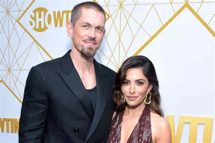 Who is Sarah Shahi husband Steve Howey?