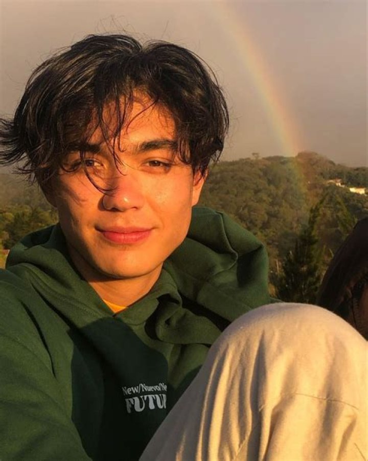 Heartstopper William Gao Partner Age, Height, Girlfriend, Parents & Wiki