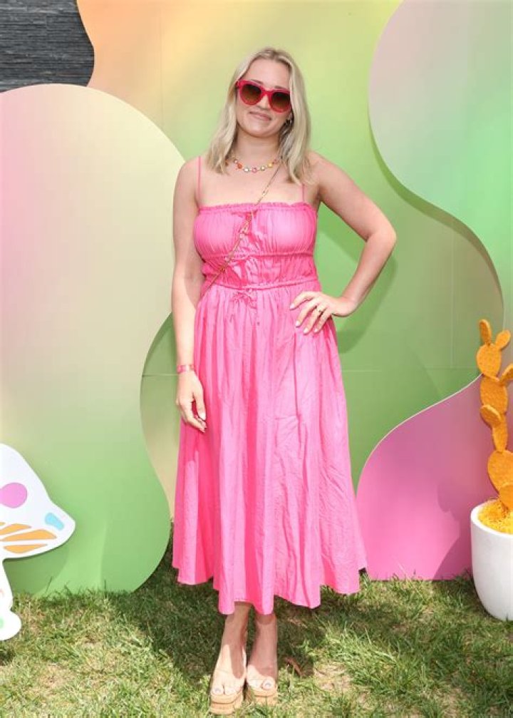 Young Sheldon Star Emily Osment Shares Swimsuit Photo Looking “Wow” — Celebwell