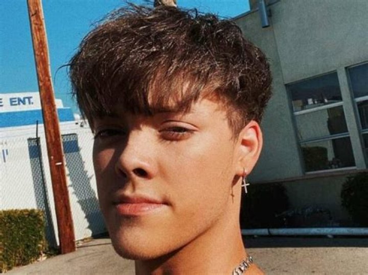 Zach Herron (Singer) Wiki, Age, Biography, Height, Affairs, Net Worth, Measurements, Girlfriend, Career, Family